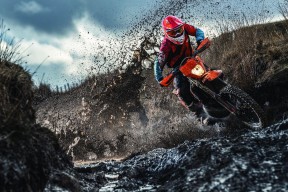 开云APP-意甲次回合对决在即！费城76人演练定位球，巴塞罗那密集防守应对